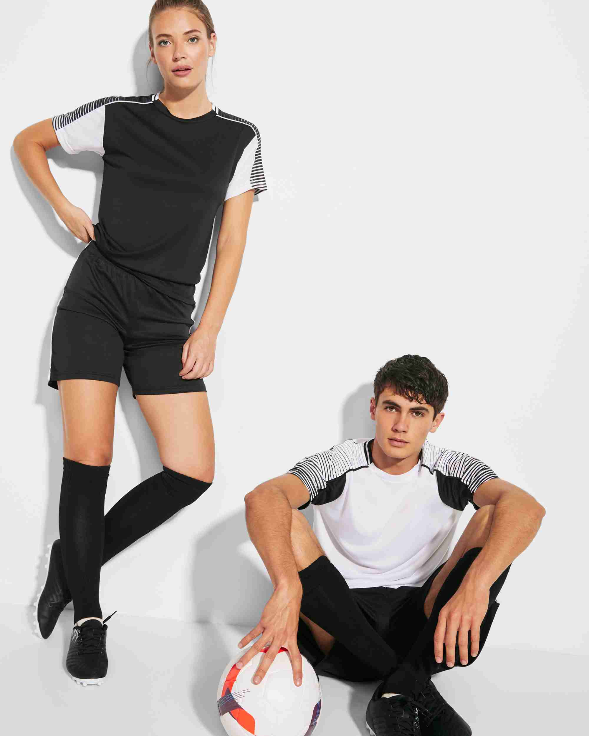 EQUIPACIÓN DE FÚTBOL PERSONALIZADA UNISEX Y NIÑOS JUVE 1 EQUIPACIÓN DE FÚTBOL PERSONALIZADA UNISEX Y NIÑOS JUVE